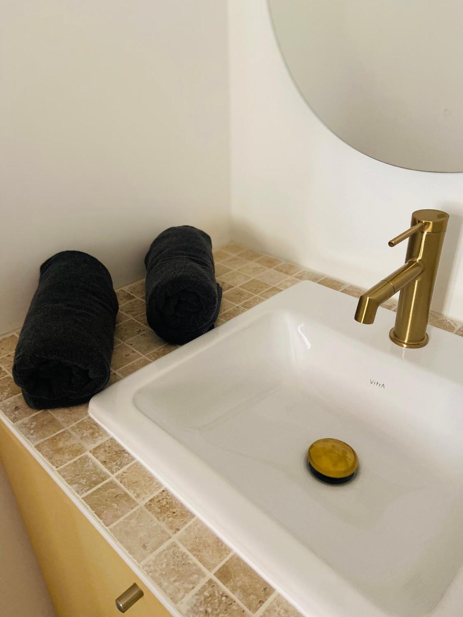 Les Appartements Du Vieux Poussan Ngoại thất bức ảnh