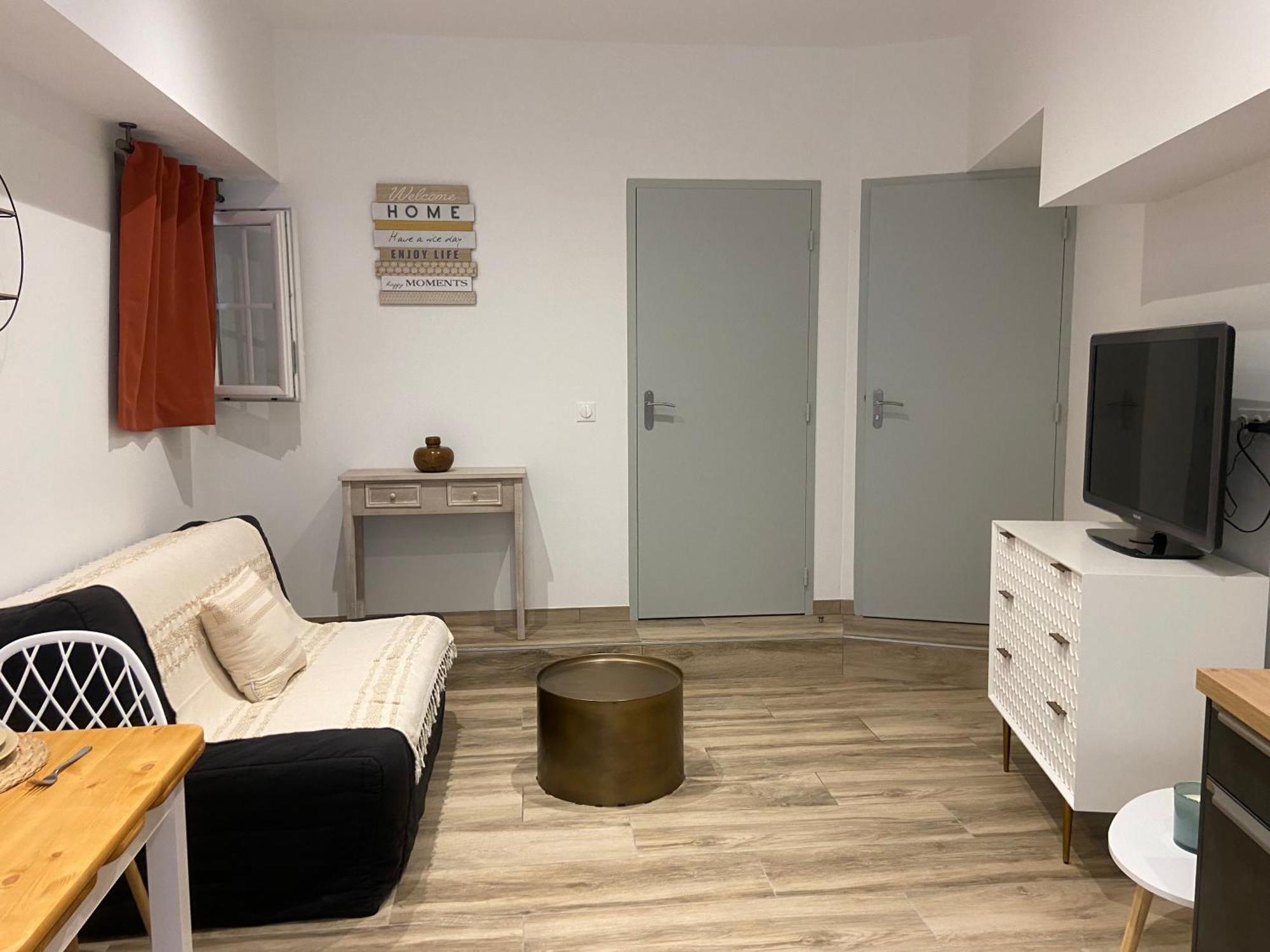 Les Appartements Du Vieux Poussan Ngoại thất bức ảnh