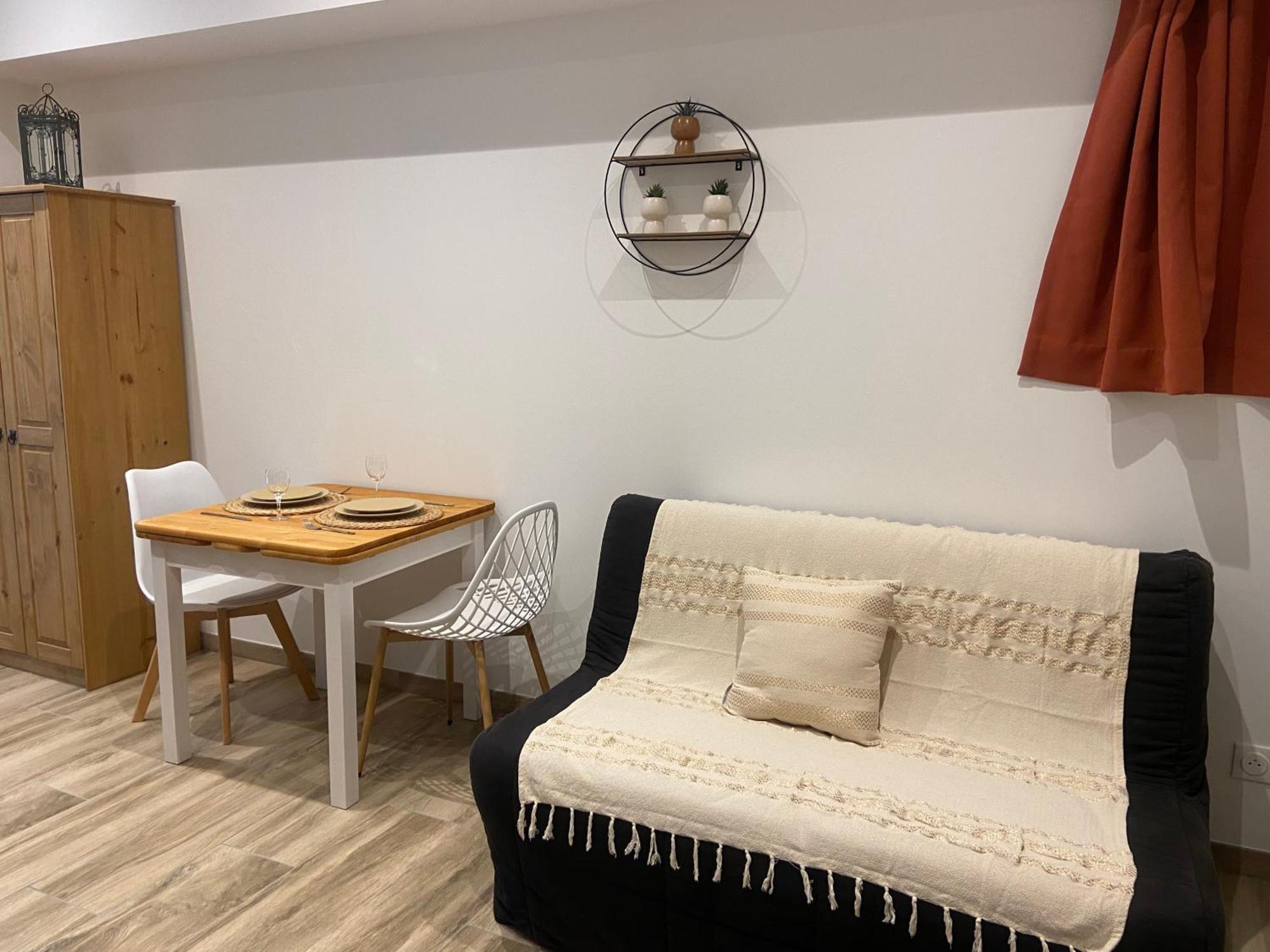 Les Appartements Du Vieux Poussan Ngoại thất bức ảnh